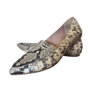 Steve Madden Feather Flat in Snakeskin Print Size 8